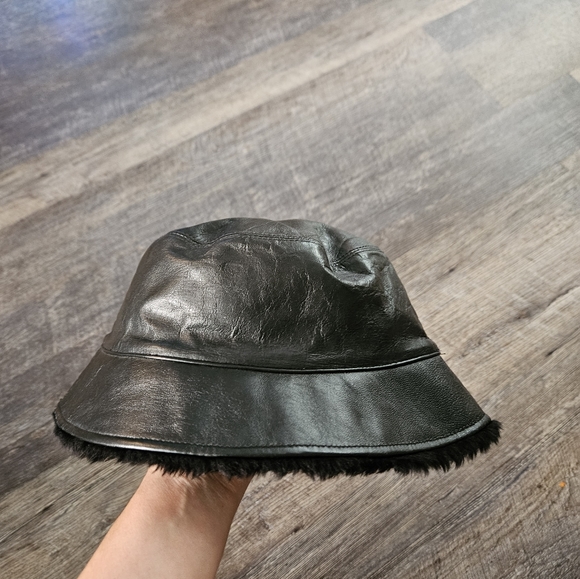 Wilson leather leather faux fur linning bucket hat - Picture 2 of 5